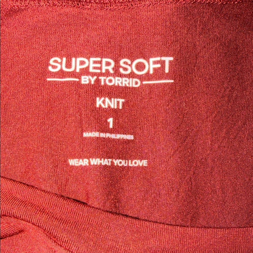 Torrid Women's Twist-Hem Short Sleeve Top - Deep Wine - Picture 4 of 5
